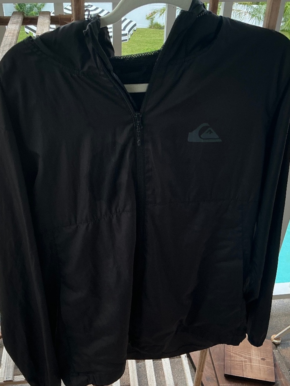 Quicksilver Men’s Black Hooded Windbreaker LG